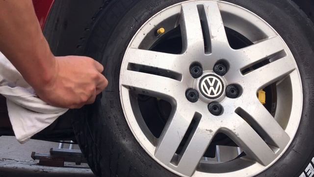 Marcador para pintar llantas, dale un efecto deportivo a tus neumáticos facil y barato. смотреть онлайн