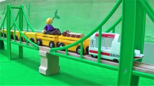 деревянная железная дорога и поезда играем в игрушки брио мультики для детей