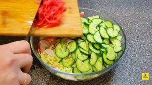 ОТКРОЙ ДЛЯ СЕБЯ НОВЫЙ ВКУС! Легкий салат с маринованным имбирем и крабовыми палочками!