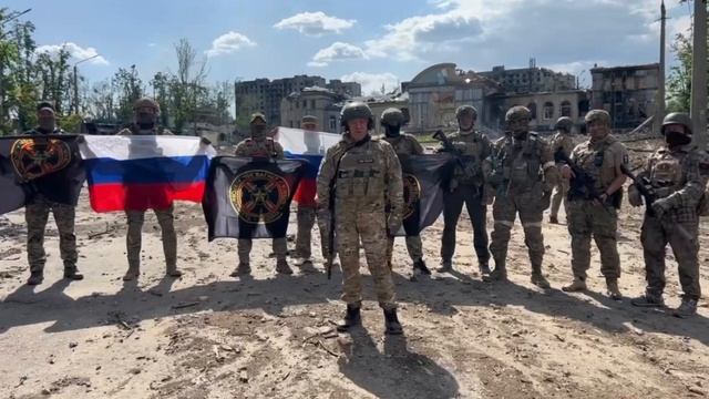 Евгений Пригожин поздравил военнослужащих России которые в эти дни уничтожали западную технику. смотреть онлайн