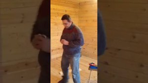 Как резать потолочные деревянные плинтуса