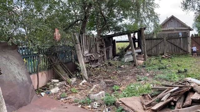 #21 ЗАБРОШЕННЫЙ ДОМ/ Доделали крышу / Временный забор