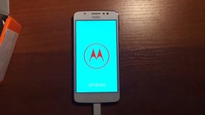 Смартфон Motorola Moto E4. Первое включение