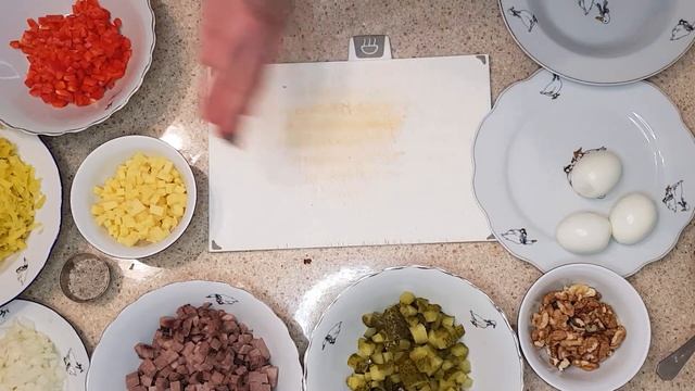 Праздники продолжаются)Салат с языком! Сытный,вкусный, яркий! #новогоднееменю#салат#язык#готовимдом