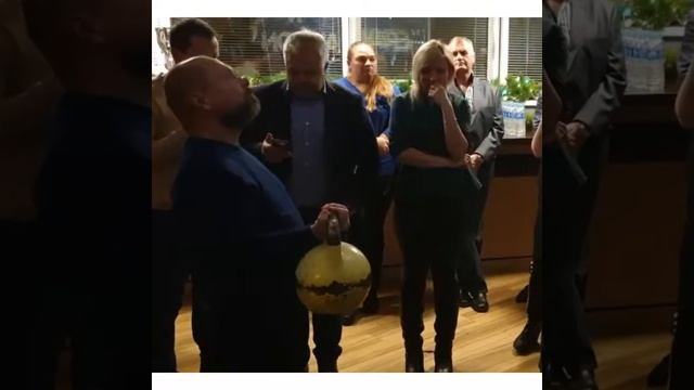 Сергей Ерёмин подъём гири 16 кг на бицепс стоя с последующим статическим удержанием в прямом угле смотреть онлайн