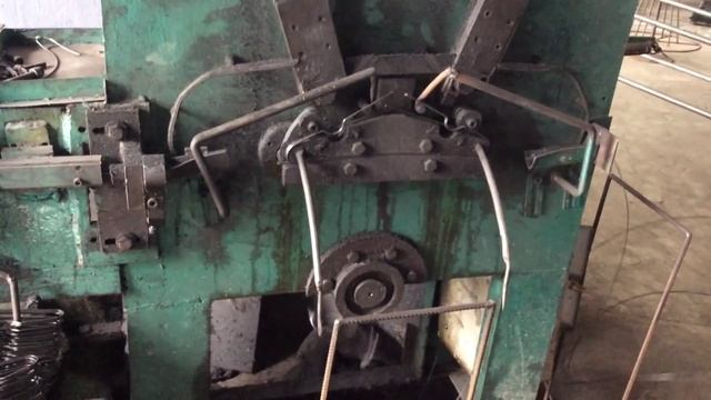 Производство сварной вешалки из металлической проволоки