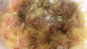 Кабачковые оладьи с курицей и чесноком