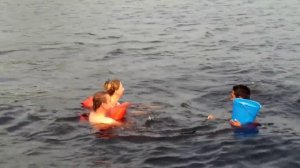 Купание с розовыми дельфинами на Амазонке. Swim with dolphins