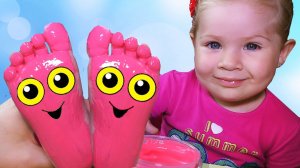 ✿ ДИАНА КРАСИТ НОЖКИ Пальчиковые Краски Для Детей Learn Colors Color Teach Colours Colored paint