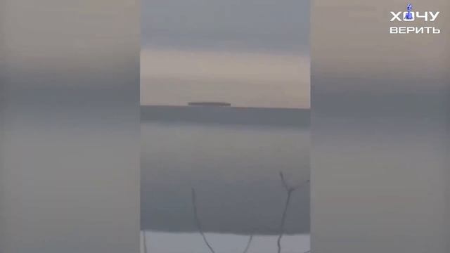 Странные тучи над озерами на разных континентах смотреть онлайн