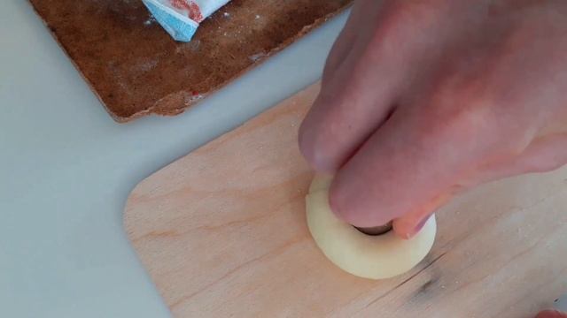 Пончики по домашнему. Рецепт пышных Пончиков на сковороде!