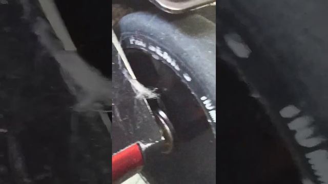 Как снять шкурки и наклеить на трюковой самокат! смотреть онлайн