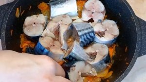 Скумбрия тушёная с овощами на сковороде!Приготовьте таким образом любую рыбу она будет нежной сочно