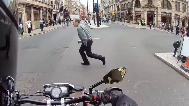 Звук Мотоцикла, пугает Людей!)))) смотреть онлайн