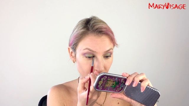 Яркий зелено-фиолетовый макияж тенями-дуохромом Colour Pop Sideline смотреть онлайн