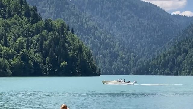 АБХАЗИЯ 2021/Удивительной красоты озеро Рица смотреть онлайн