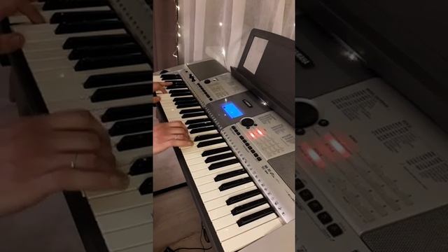 _Алёшка_Руки вверх_СУПЕР хит!играть на фортепиано.легко и просто! (piano cover).