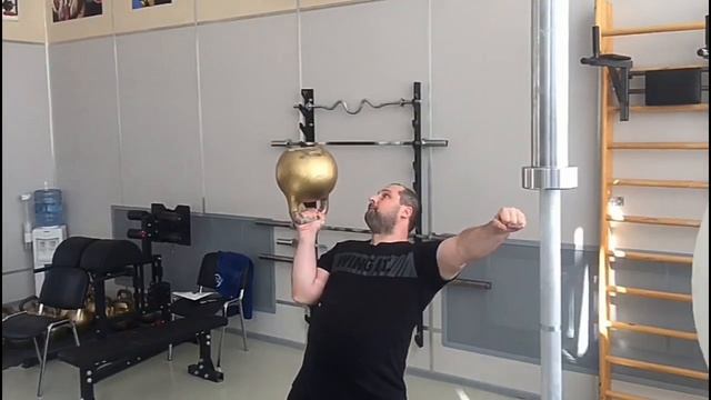 Вырывание в стойку и жим гири 60 кг напопа. 60 kg kettlebell bottom up clean and press. смотреть онлайн