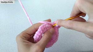 ? Самый быстрый способ связать резинку для волос из остатков плюшевой пряжи.