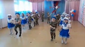 Вход на утренник 23 февраля. Старшая группа.