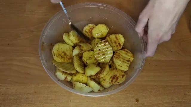 Запечённая курица с картофелем в особом маринаде.Просто пальчики оближешь ?