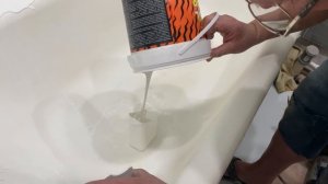 Отделка ванной комнаты ПВХ панелями / Восстановление старой чугунной ванны акрилом