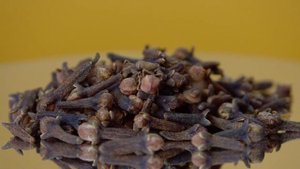 Смешайте Оливковое Масло с Гвоздикой, Принимайте Его Перед Сном, и Это Произойдет с Вашим Организмо