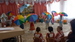 Танец с зонтиками