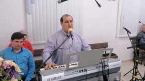 Дверь открылась без стука, как-будто от лёгкого ветра/ Илья Савченко