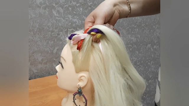 Прическа для первоклассницы на 1 сентября на длинные волосы из лент / Прическа в школу