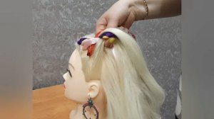 Прическа для первоклассницы на 1 сентября на длинные волосы из лент / Прическа в школу