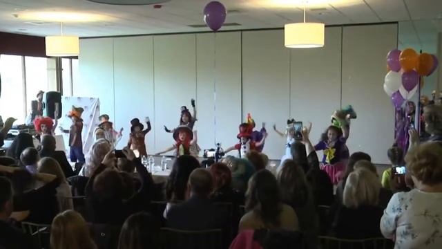 7. Детский музыкальный театр АНТРАКТ - Buffalo Grove, IL- рекламный ролик "ВОЛШЕБНАЯ СТРАНА АЛИСЫ" смотреть онлайн