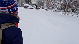 Как построить горку и лабиринт из снега во дворе в Сургуте своими руками на каникулах.