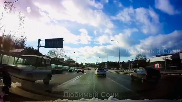 Проехал на красный просто потому что плевать на остальных смотреть онлайн