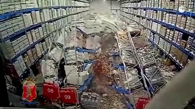 Обрушение стеллажа