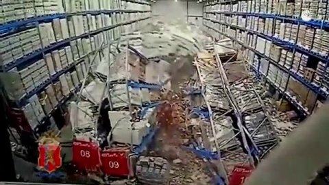 Обрушение стеллажа