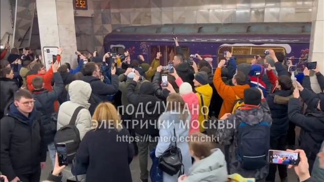 в этом году. люди прощались с новогодним еж 3.неадекватнее, чем 8 января. смотреть онлайн