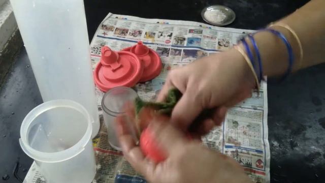 How to clean oil containers tupperware| Easy method| Sticky plastic containers cleaning| смотреть онлайн