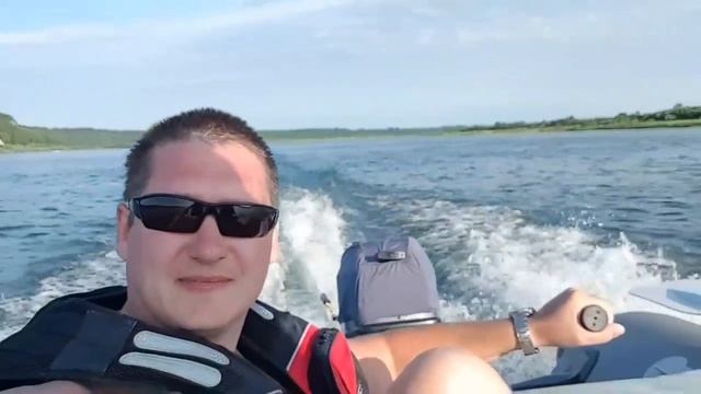 Катаемся на водной ватрушке смотреть онлайн