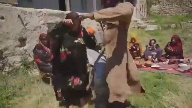 Чеченский негр танцует смотреть онлайн