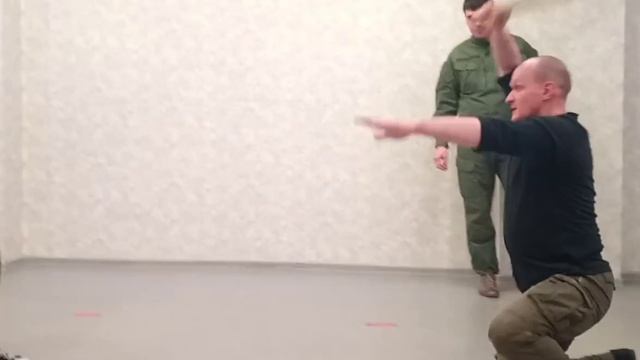 Специальная акробатика. Кувырок с выходом на атаку . kadochnikov-msk.ru смотреть онлайн