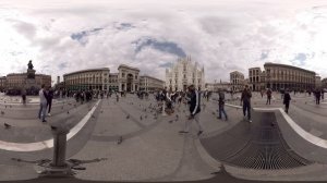360 video: Piazza del Duomo, Milan, Italy