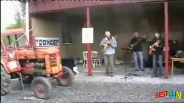 Трактор как ударный инструмент в оркестре смотреть онлайн