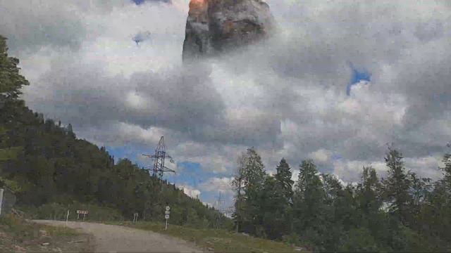 ФРАНЦУЗ не поверил глазами что на землю упал нло!видео которое он заснял повергло в ужас всех!новое смотреть онлайн