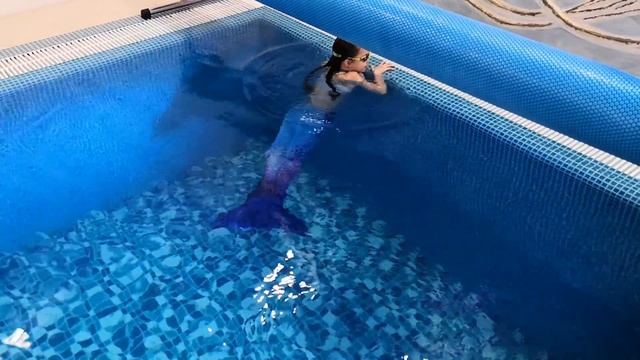 Как плавать с хвостом русалки