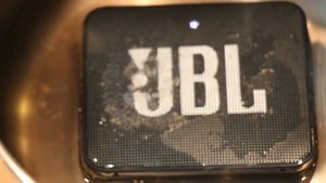 Тест под водой JBL GO 2, утопили колонку в кастрюле