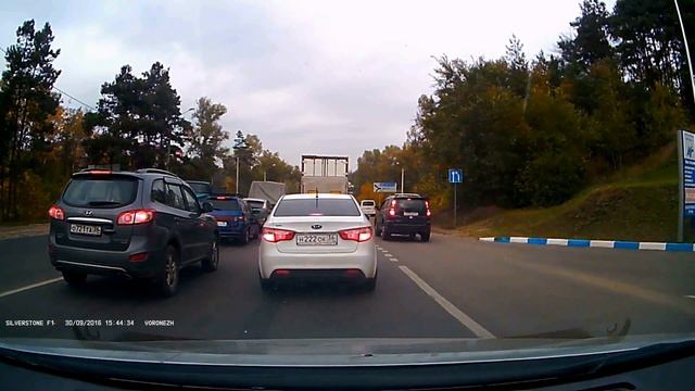 Грейт Уолл Н330ХМ36 по обочине на Героев Сибиряков