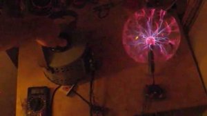 Опыты с плазменным шаром