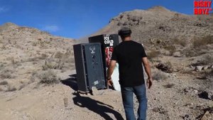 МИНИГАН ПРОТИВ ПУЛЕНЕПРОБИВАЕМОГО ОРУЖЕЙНОГО СЕЙФА