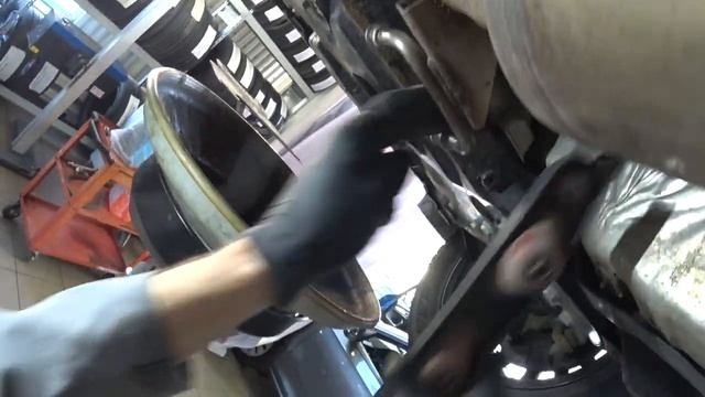 Skoda Yeti 4x4 посторонний шум в нижней части автомобиля. смотреть онлайн